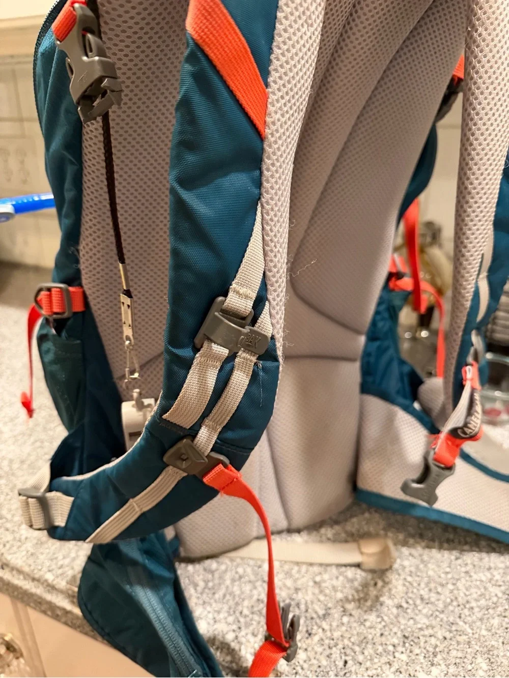 CamelBak Women’s Helena 20 Hiking Hydration Pack Teal